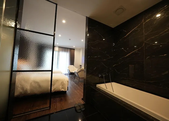 Amare Jongno Hotel 2*